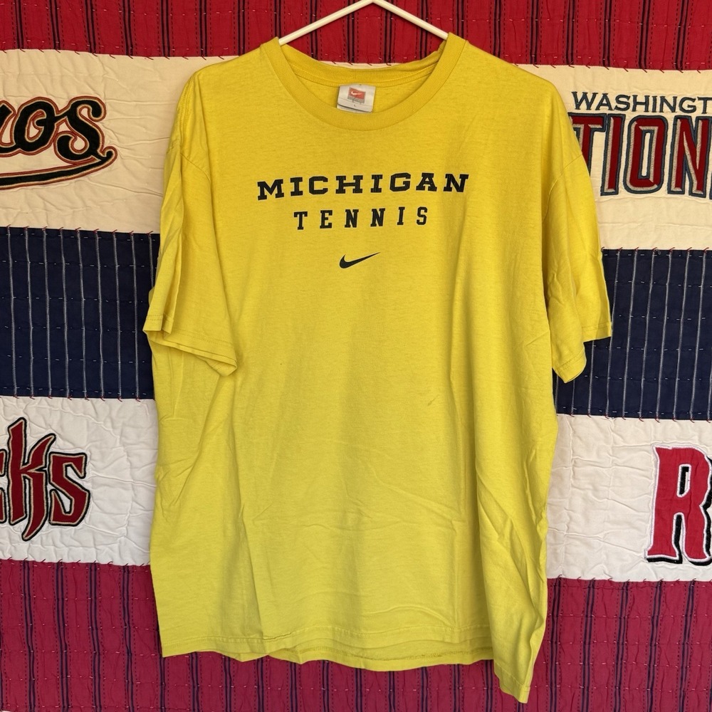 Size L‎ - Michigan Tennis Shirt Mens Yellow Nike Team Tee